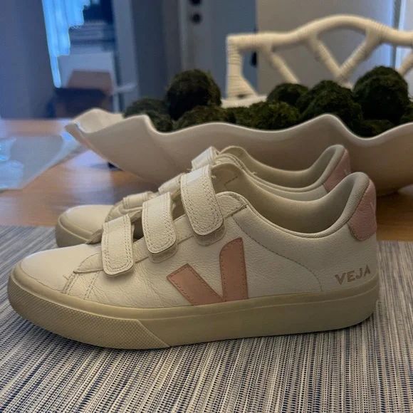 Veja Recife Women’s White and Pink Velcro Sneakers US 6/ Euro 37 - Picture 1 of 10